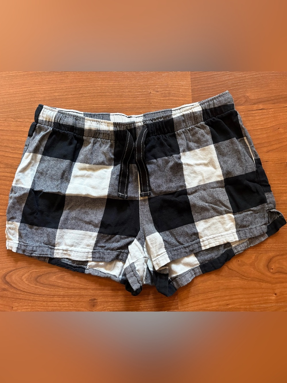 Old Navy Black & White Plaid Women’s Lounge Shorts